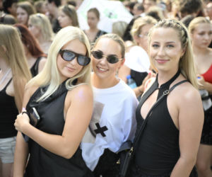 Drugi koncert The Weeknd w Warszawie. Najwierniejsi fani nie przestraszyli się morderczego upału. Znajdź się na zdjęciach