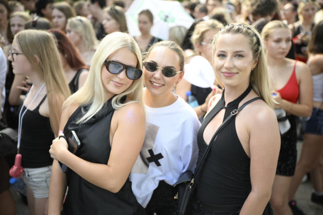 Drugi koncert The Weeknd w Warszawie. Najwierniejsi fani nie przestraszyli się morderczego upału. Znajdź się na zdjęciach