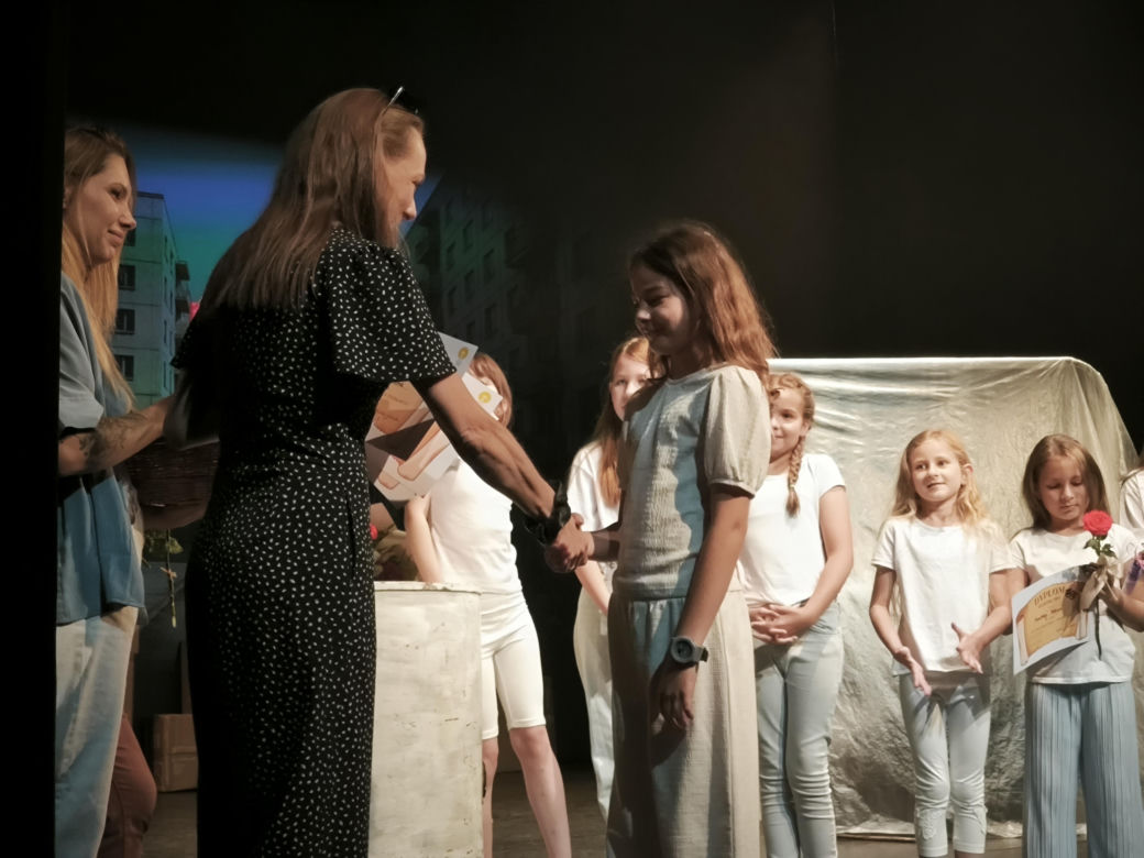 Spektakl na zakończenie warsztatów teatralnych w Teatrze Miejskim w Lesznie 