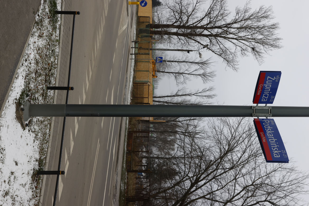 Absurd na Grochowie. Zapomnieli o wiatach, więc nie uruchomili autobusu