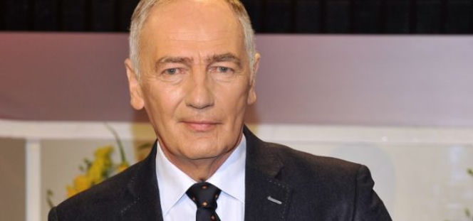  Familiada: Karol Strasburger przeprasza za żarty. Kogo tak obraził?  