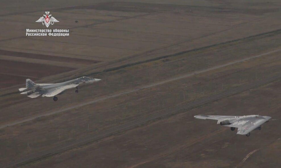 Rosja pokazała dwumiejscowego Su-57. Czy to gra o miliardy z Indiami?
