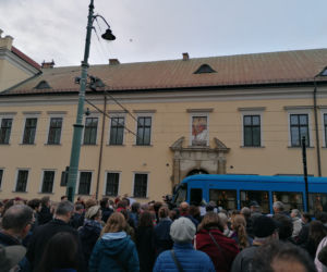 Protest przed krakowską kurią