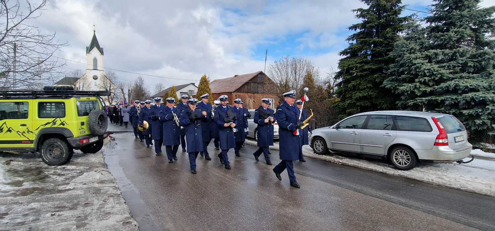 Pogrzeb sierżanta Kamila Zasady. Tragicznie zmarłego policjanta żegnały tłumy