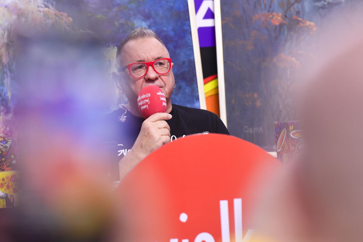 Jerzy Owsiak na przestrzeni lat. Tak zmieniał się jego charakterystyczny wizerunek