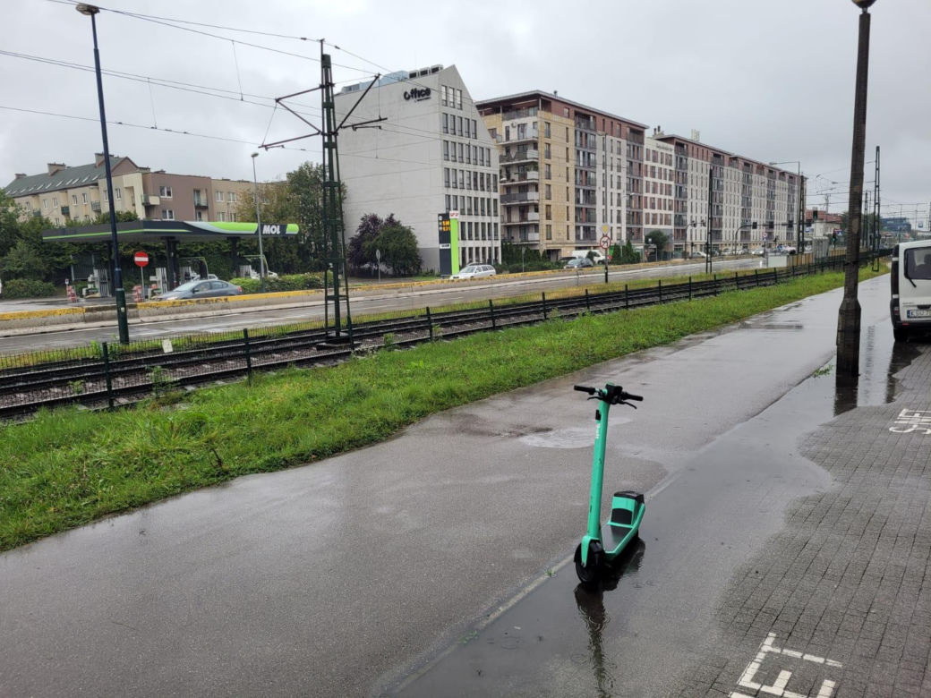 Niż genueński nad Polską. Kraków skąpany w deszczu