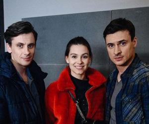 Na dobre i na złe. Krzysztof Radwan (Mateusz Damięcki), Blanka (Pola Gonciarz), Maciek (Adam Bobik)