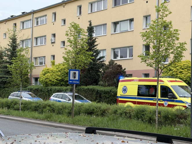 Zabarykadował się w łazience z nożem. Na warszawskiej Woli znaleziono ciało 67-letniej Ewy