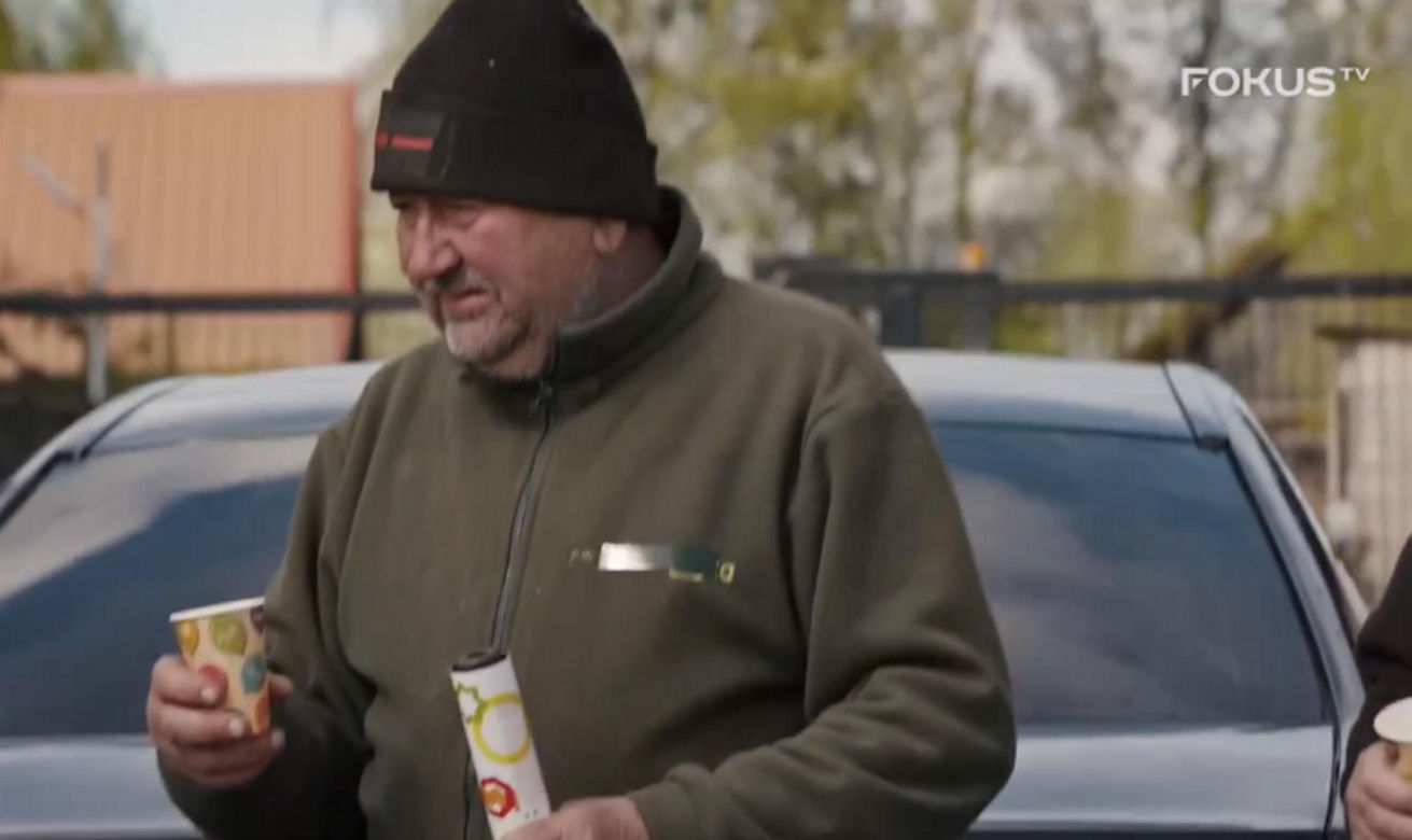 Rolnicy. Podlasie. Andrzej z Plutycz świętuje. Feta jak na otwarciu gminnej drogi. Przecięcie wstęgi, BMW i szampan
