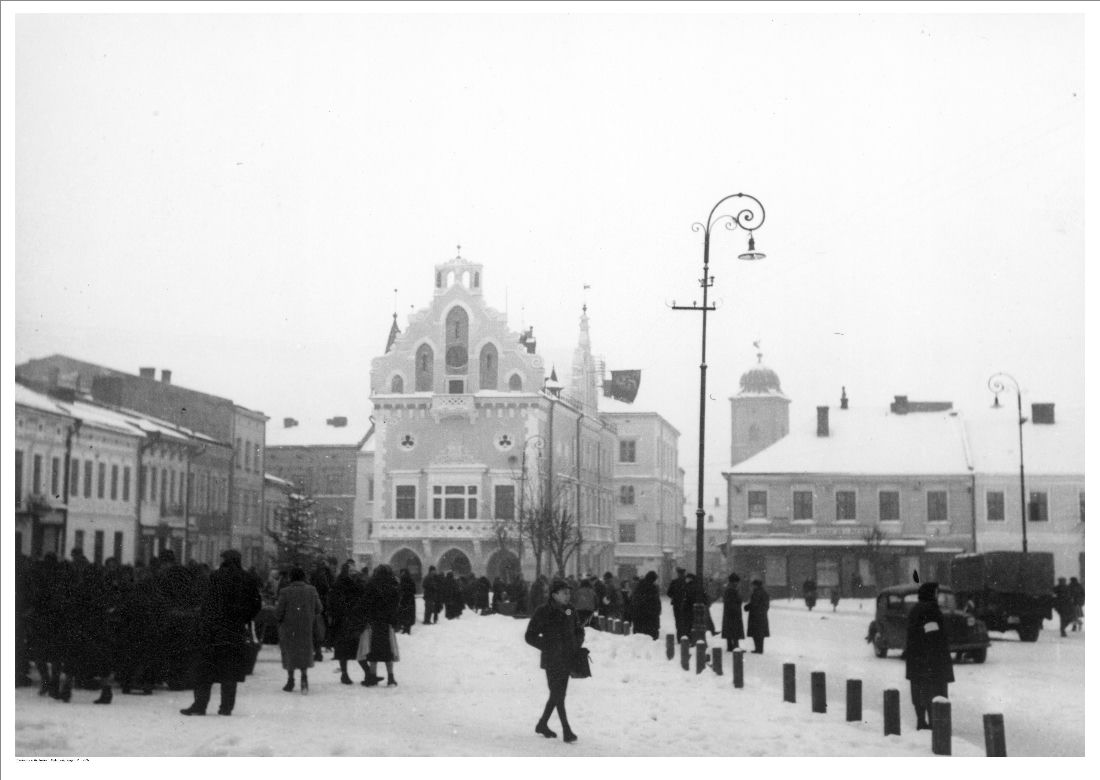 Rzeszów. Rynek i ratusz - widok zimą.  1939 - 1945 