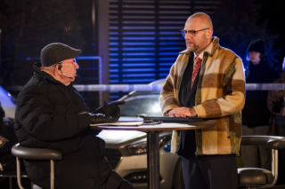 Sprawiedliwi - Wydział Kryminalny, odcinek 1000: Anonimowy telefon podważa winę skazanego na dożywocie mordercy. Policja dokonuje makabrycznego odkrycia