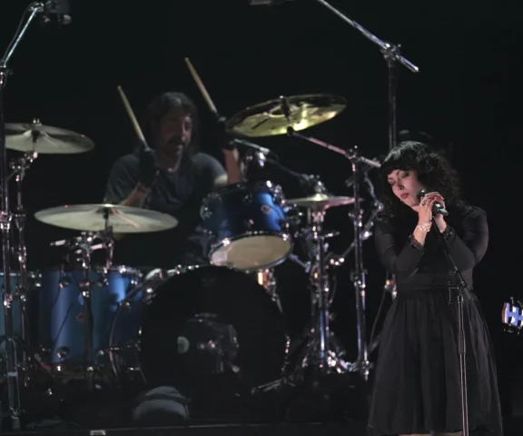 Córka Dave’a Grohla debiutuje solo! Posłuchaj dwóch premierowych kompozycji Violet Grohl