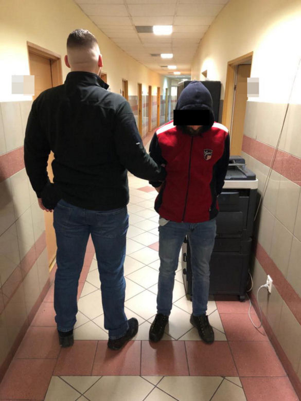 Paser wpadł na gorącym uczynku. Miał w domu arsenał, a narkotyki były dosłownie wszędzie