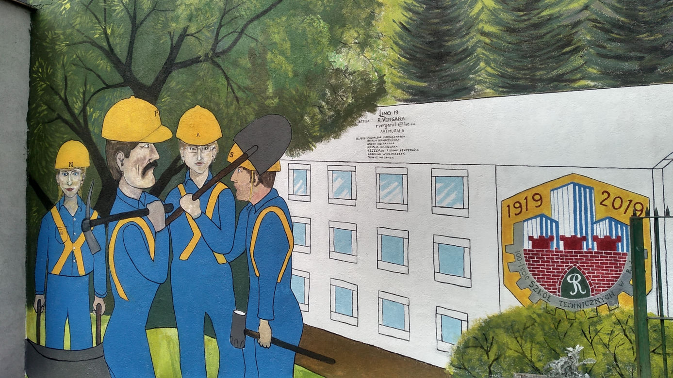 Jubileuszowy mural dla "budowlanki" został odsłonięty. Szkoła kończy 100 lat