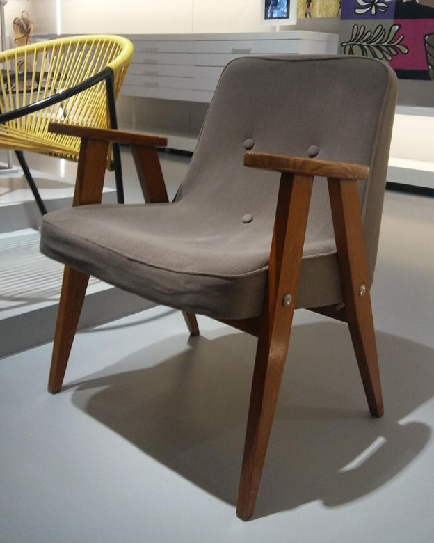 Fotel 366 autorstwa Józefa Chierowskiego z 1962 r