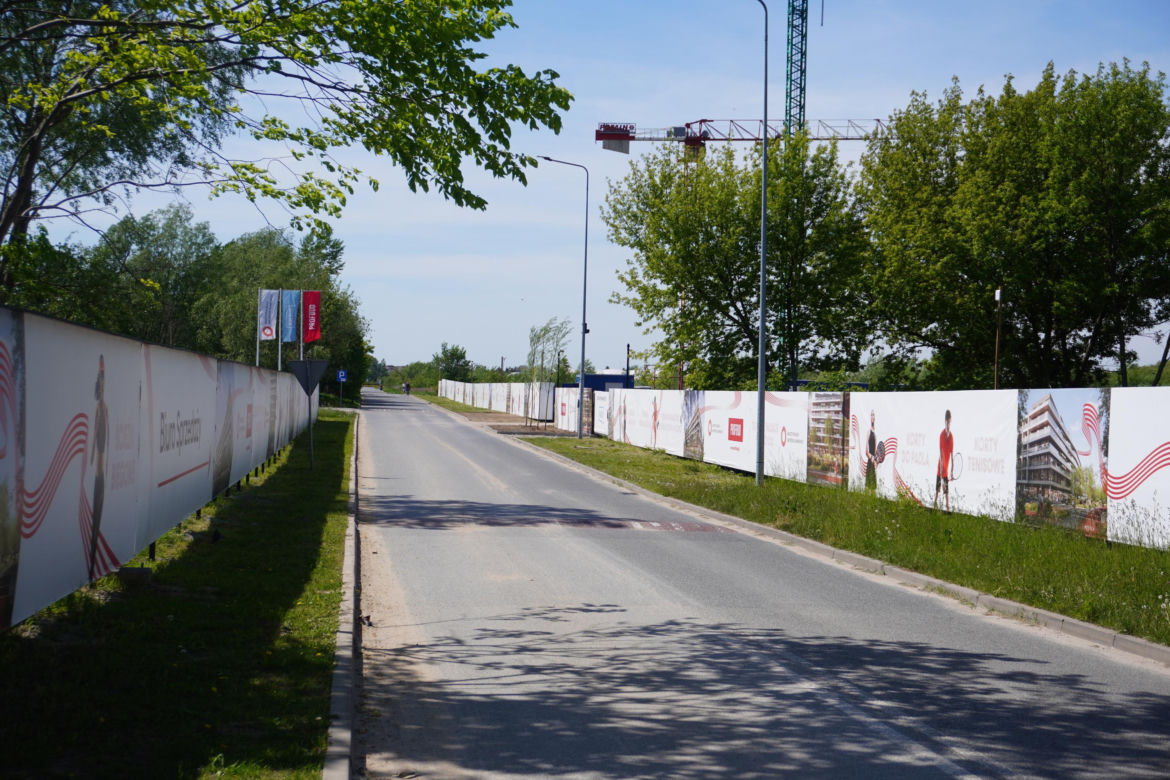Budowa osiedla Mistrzów Olimpijskich pod Warszawą. Udziałowcem Robert Lewandowski. Maj 2025