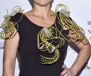 Gwiazdy w dziwacznych stylizacjach. Moda na recykling 2
