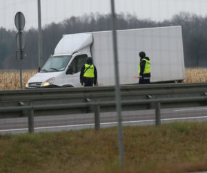 Policja sprawdza pojazdy na S8