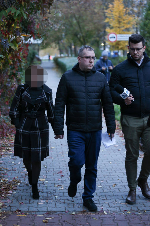Przemysław Czarnecki opuszcza izbę wytrzeźwień