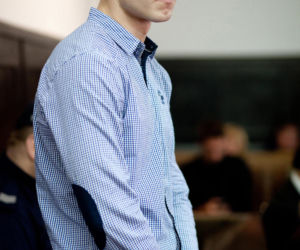 Wepchnęli Piotra pod autobus z zemsty. Tragedia w Pabianicach