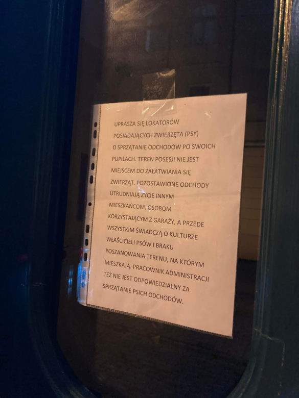 Ogłoszenia na klatkach schodowych