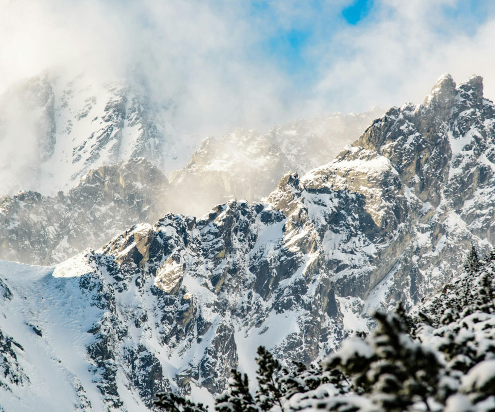 Ma czerwony kask i niebieski plecak. Zaginął w Walentynki w Tatrach. „Szedł na Orlą Perć od Zawratu”