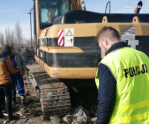 Wywozili nielegalnie odpady! Policja złapała ich na goracym uczynku [ZDJĘCIA]