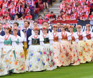 Karol Nawrocki wśród kibiców. Tak wyglądał na meczu