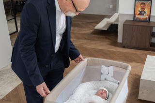 Znany hotelarz chce poprawić demografię w Polsce. Urodziły się pierwsze dzieci z programu Arche