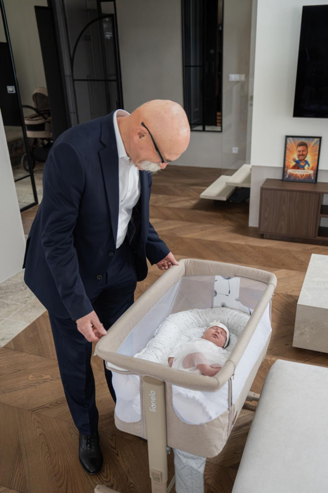 Znany hotelarz chce poprawić demografię w Polsce. Urodziły się pierwsze dzieci z programu Arche
