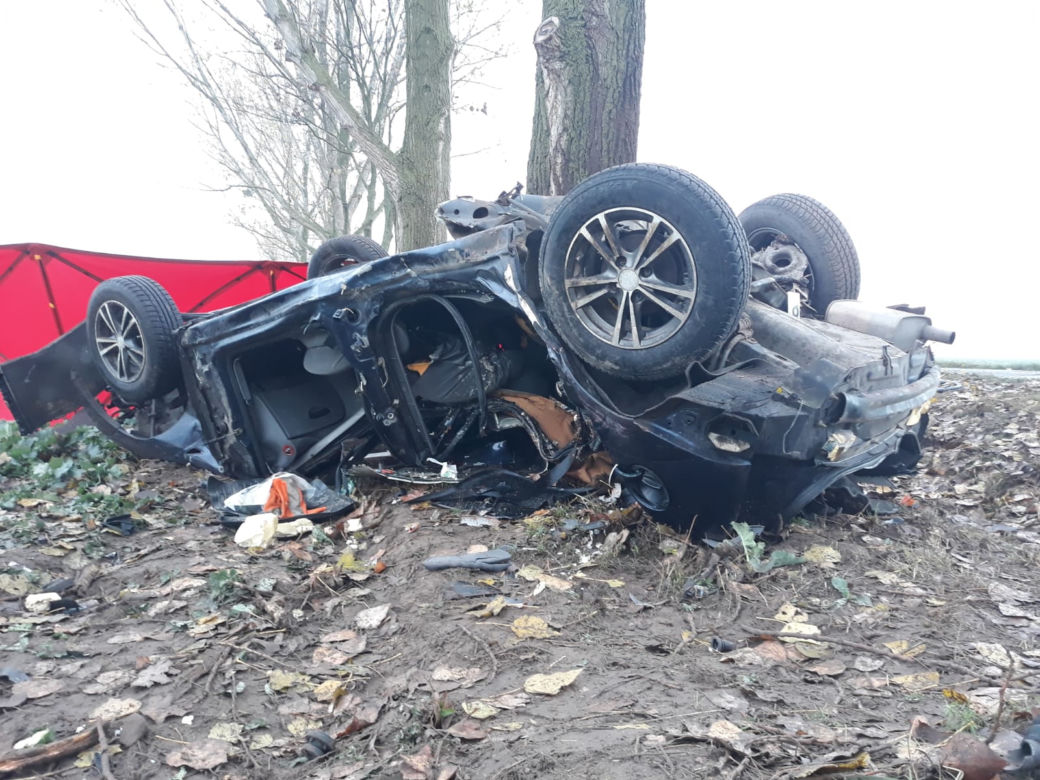 Dwie osoby nie żyją. Tragedia na drodze w pow. kościańskim