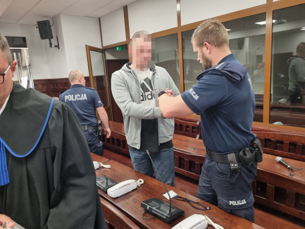 Proces w sprawie znęcania się nad 5-letnimi bliźniaczkami