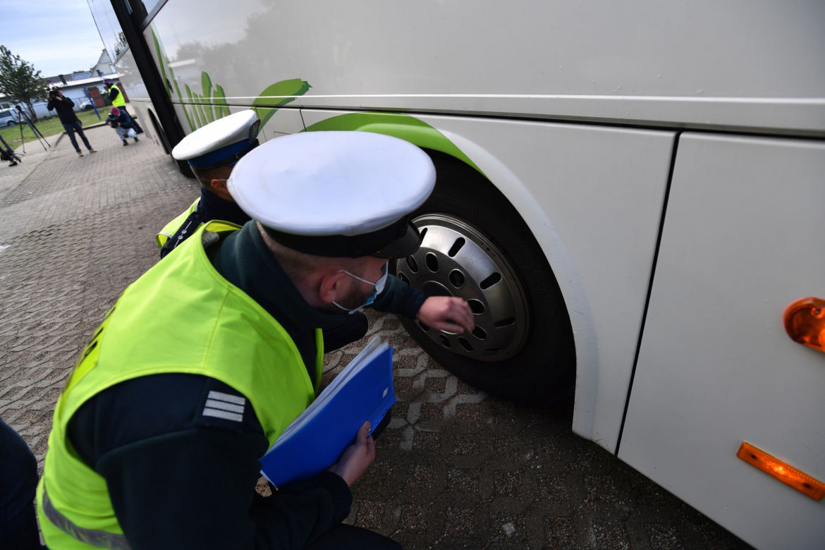kontrola pojazdu mechanik policja patrol