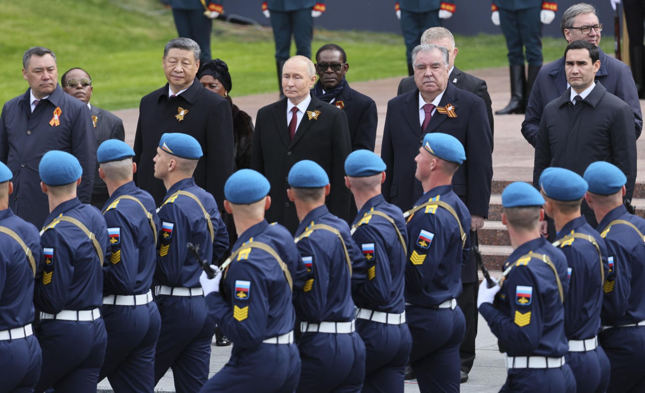 Putin gromadzi sprzęt 50 km od granicy z NATO! Wszystko widać na zdjęciach!
