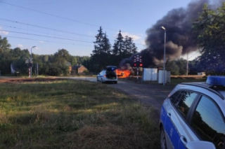 Radomsko: Uciekał policji, aż auto stanęło w płomieniach! Krył tajemnicę