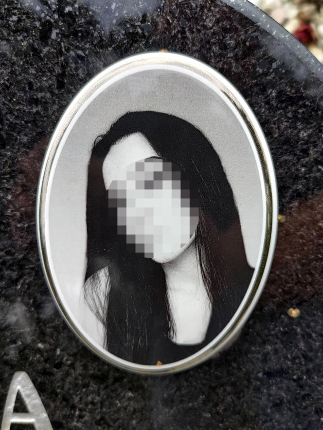 Mateusz rzucił monetą. Wypadł orzeł, więc udusił Wiktorię