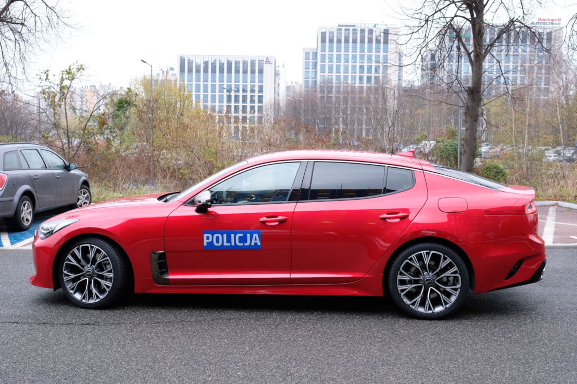 Kia Stinger 2.0 T-GDI 255 KM GT Line w polskiej policji