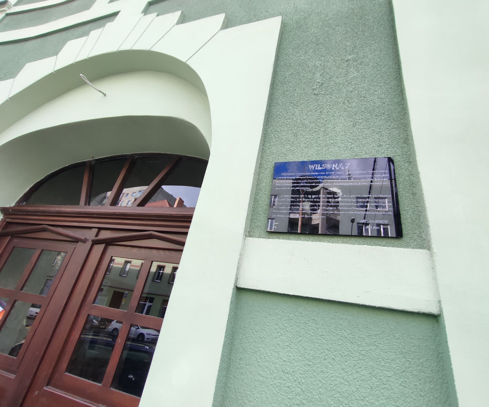 Tablica upamiętniająca Rzeźnika z Niebuszewa zawisła w Szczecinie