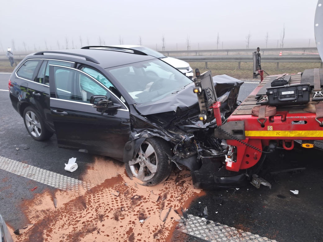 Kolizja za kolizją na S5 koło Leszna. Na wysokości Lipna w gęstej mgle wpadają na siebie samochody