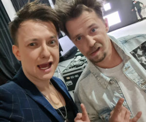 Bartosz Obuchowicz i piękne kobiety w klipie Pawła Tura
