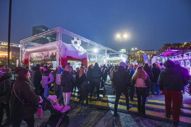 Tłumy na świątecznym Jarmarku Warszawskim. Zapytaliśmy ludzi, co o nim myślą