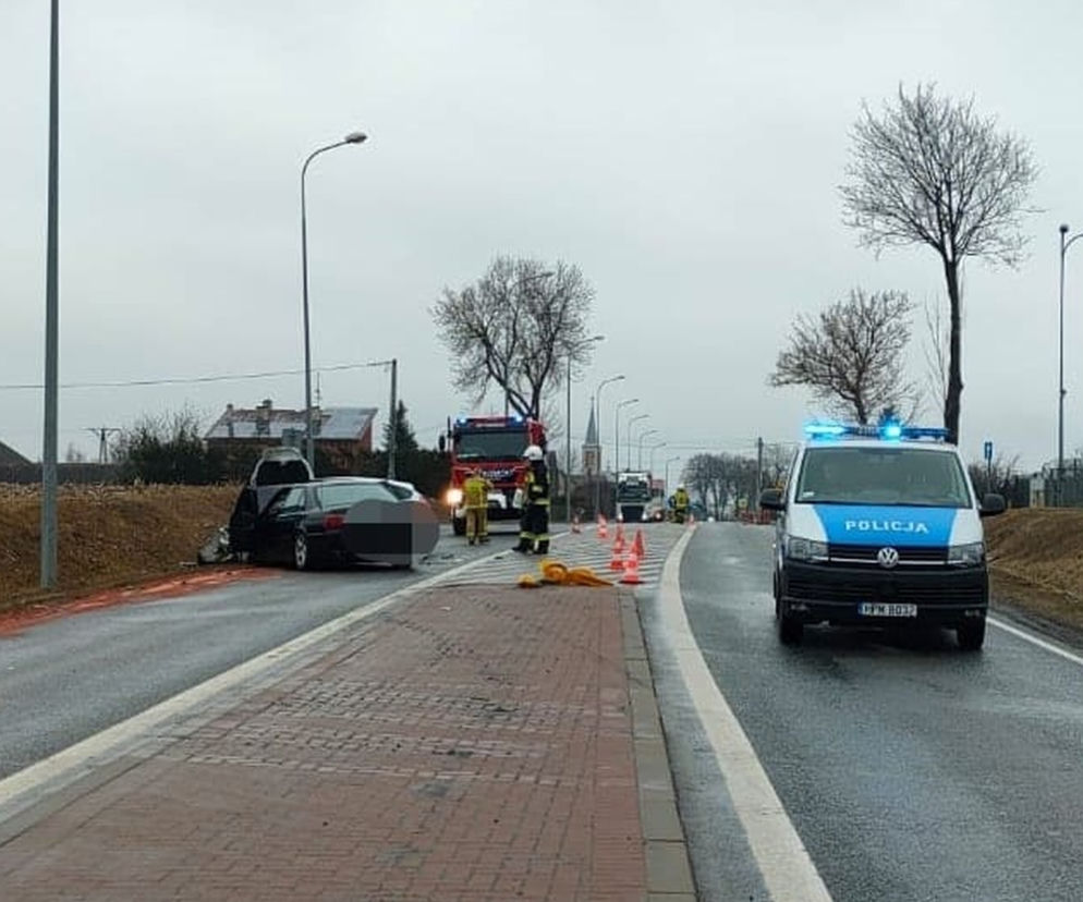 Czołówka na DK 63. BMW zderzyło się z fordem. Kierowcy w szpitalu