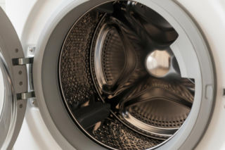 Uparty kot przeżył pranie. Jak to możliwe, że uszedł z życiem?