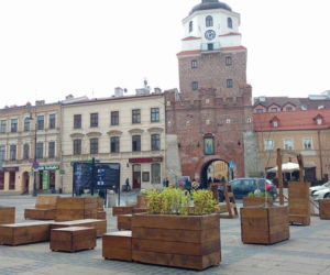 Mebelki wróciły przed ratusz na wiosnę