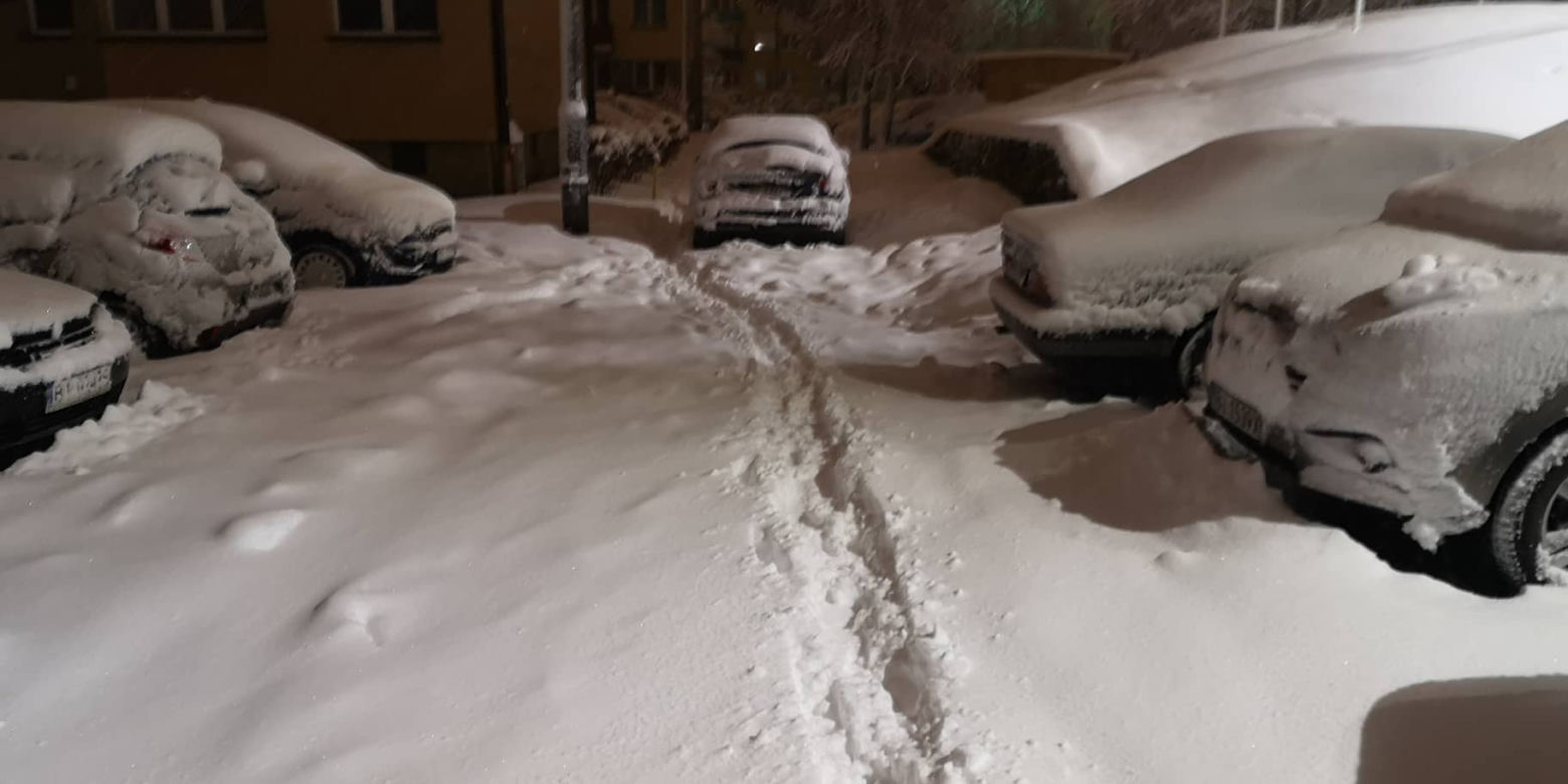 Atak zimy w Białymstoku. Śnieżyca sparaliżowała miasto i region [ZDJĘCIA]