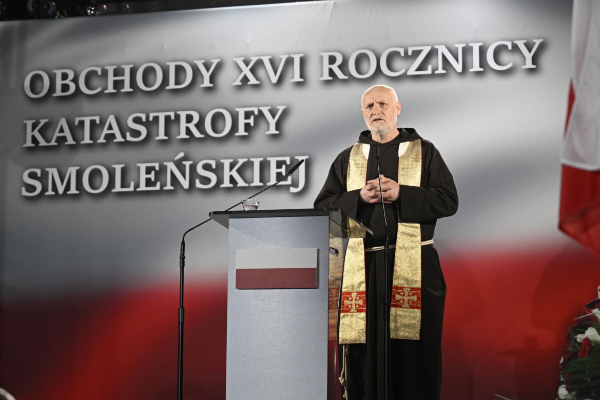 Marsz Pamięci PiS przeszedł ulicami Warszawy. To już 16 lat po katastrofie smoleńskiej