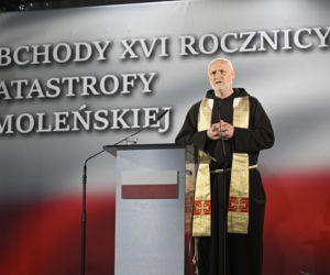 Marsz Pamięci PiS przeszedł ulicami Warszawy. To już 16 lat po katastrofie smoleńskiej