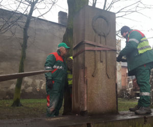 Nie ma już pomnika wdzięczności żołnierzom Armii Czerwonej w Lesznie. Został rozebrany