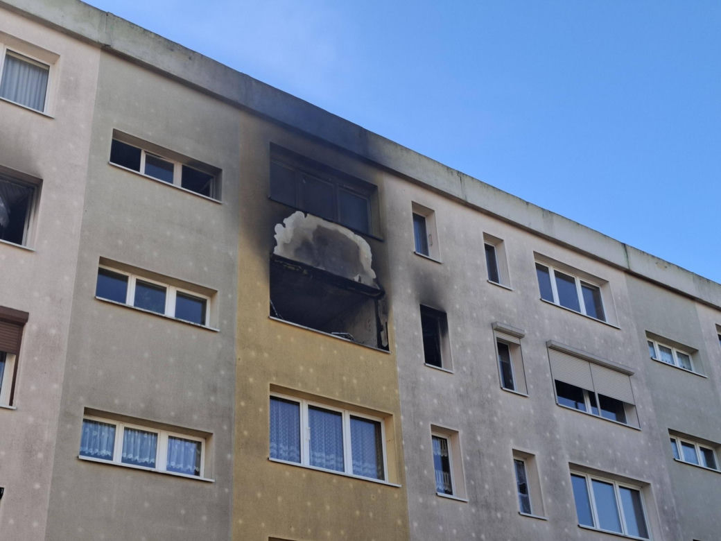 Pożar w bloku w Kościanie. Lokatorzy czekali na pomoc na balkonach
