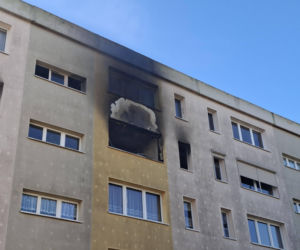 Pożar w bloku w Kościanie. Lokatorzy czekali na pomoc na balkonach